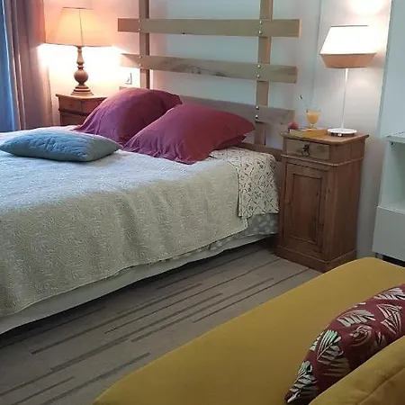 Holiday home Aux Couleurs Miel *